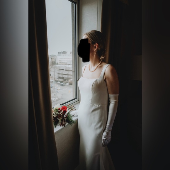 Square neck crepe wedding dress - Picture 6 of 6